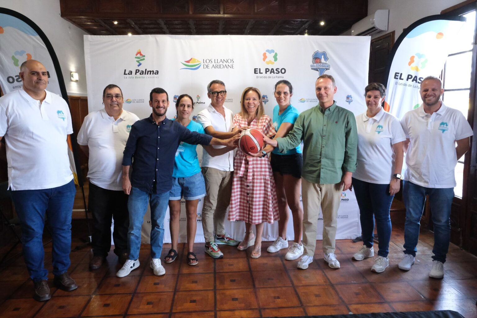 Presentación oficial del C.B. Isla Bonita con instituciones de La Palma