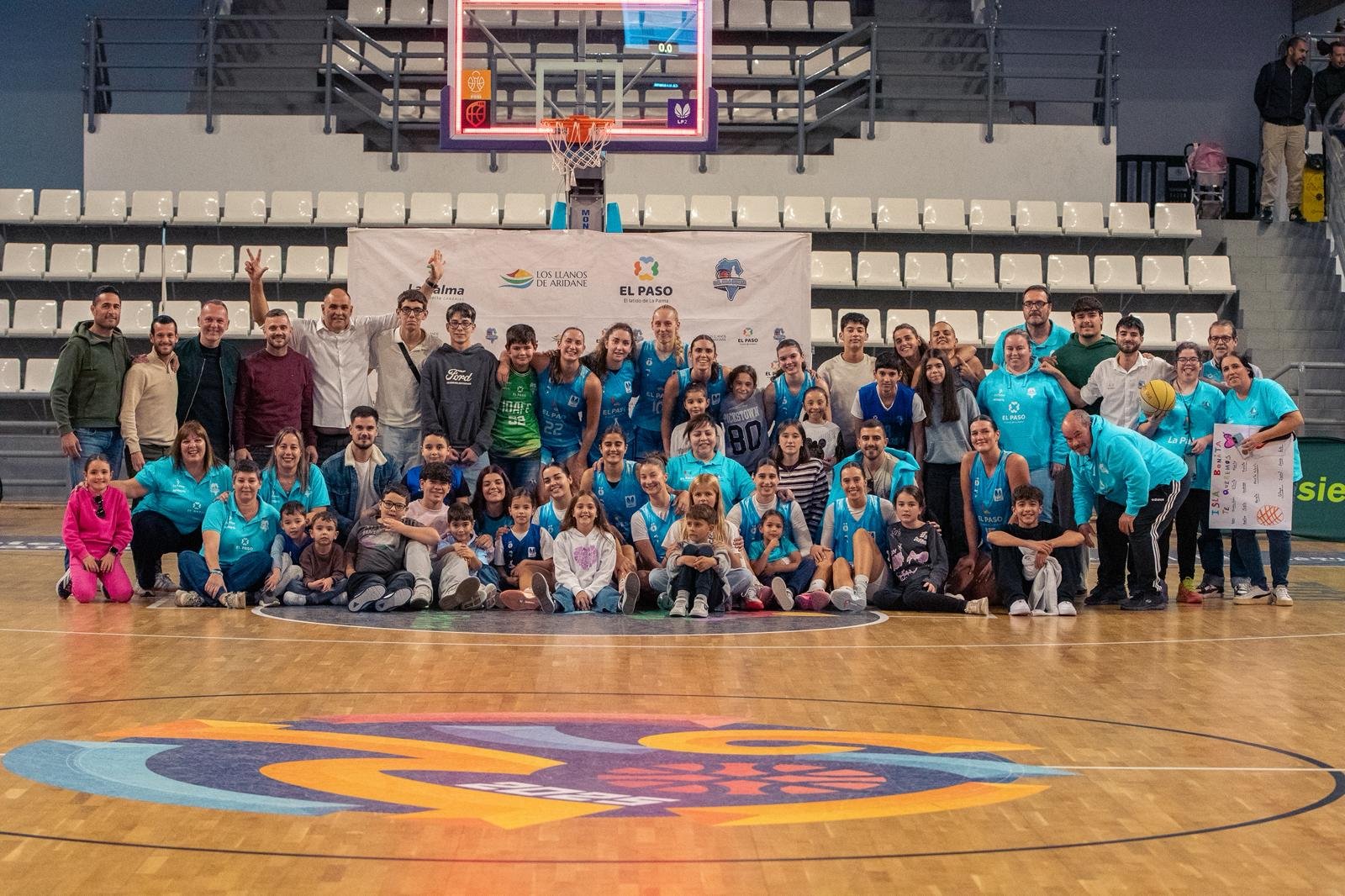 Familia del club en el pabellón